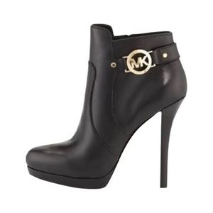 Michael Kors Wyatt booti black size 7.5
